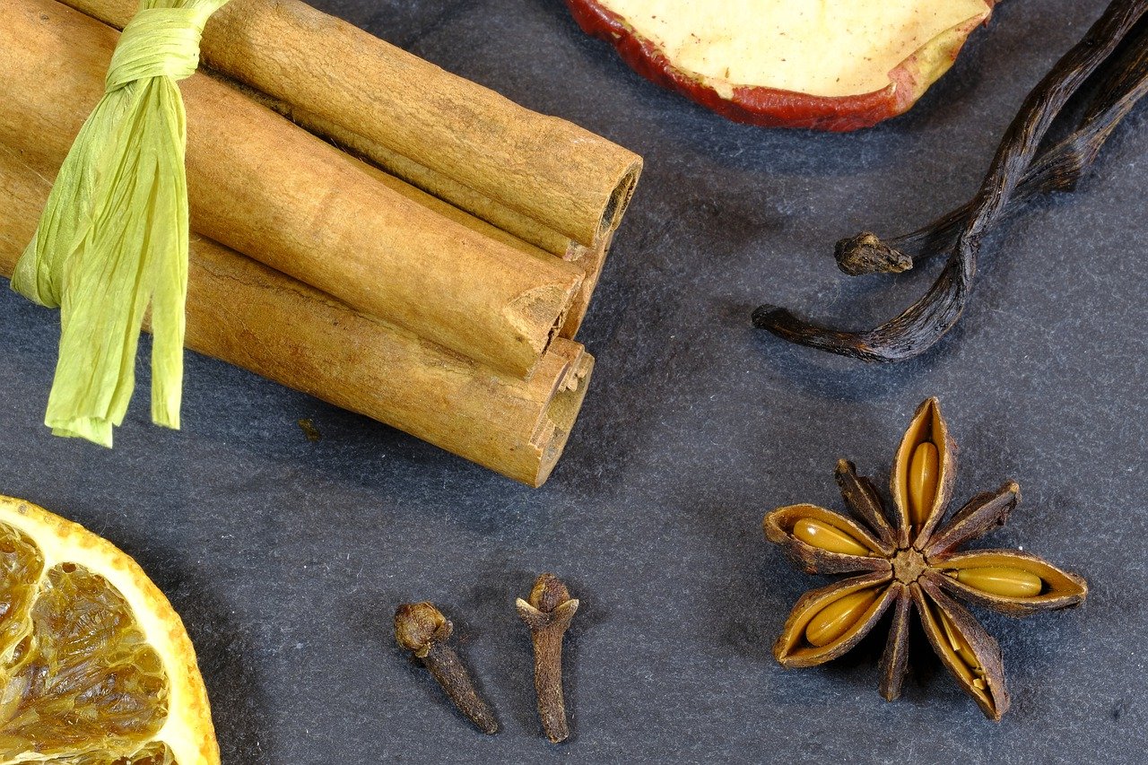 spices, cinnamon, cinnamon sticks